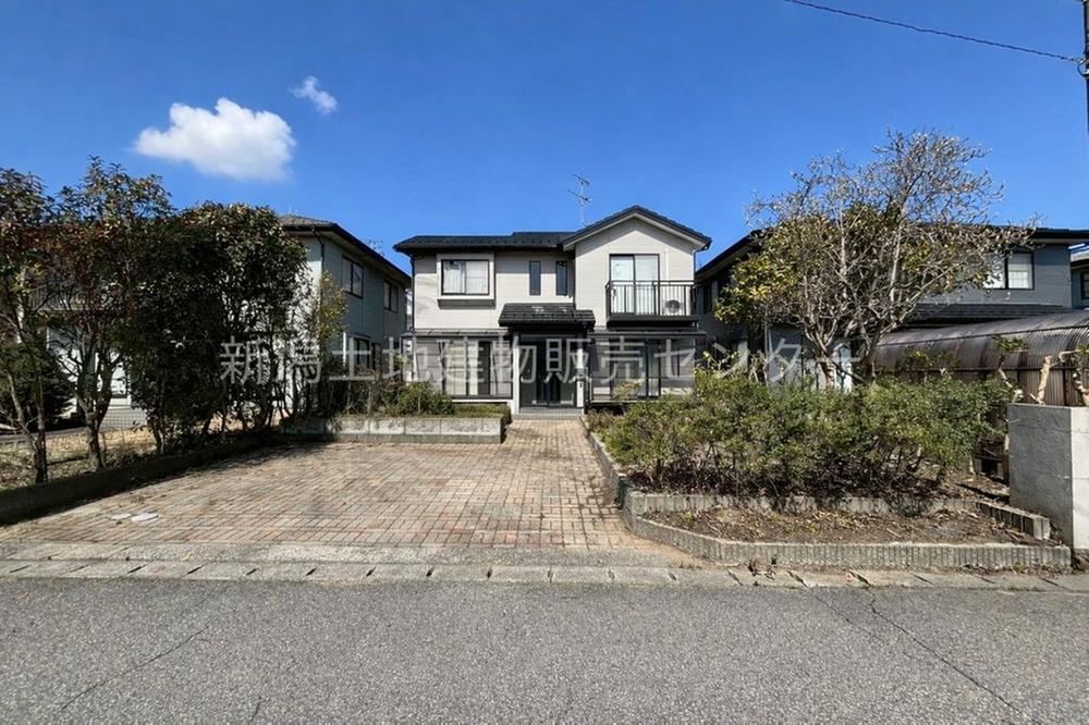 Convenient 4LDK House Near Route 8 in Niigata - Photo 1