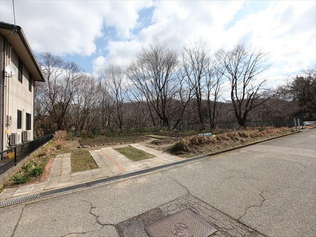 309 m² land in Kanazawa, Ishikawa - Photo 1