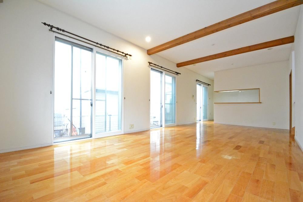 Spacious 3LDK Home in Polus Development - Photo 1