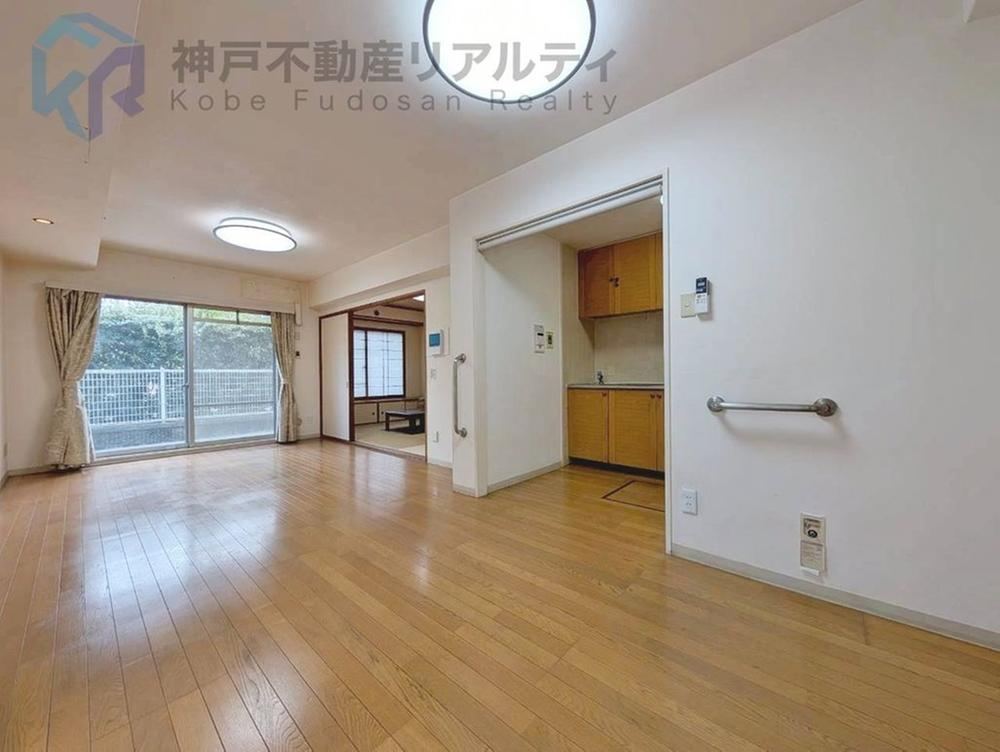 3LDK apartment in Nada Ward, Kobe, Hyogo - Photo 1
