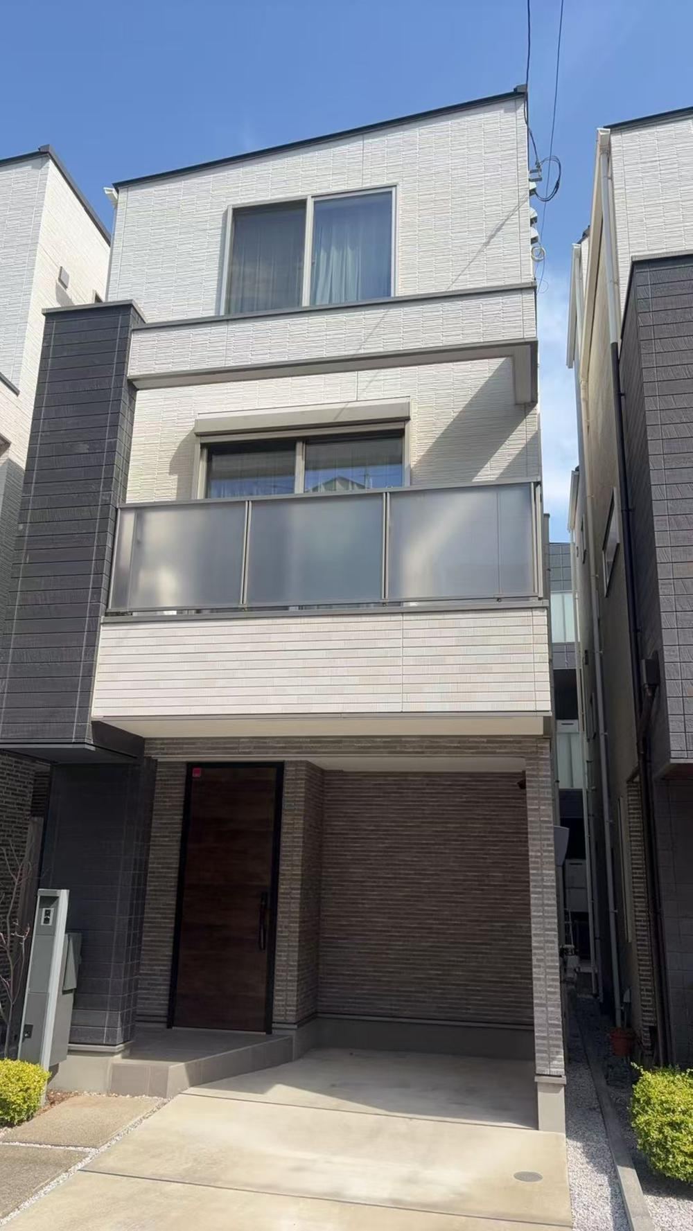 Spacious 2LDK+S House with Rooftop in Honmachi - Photo 1