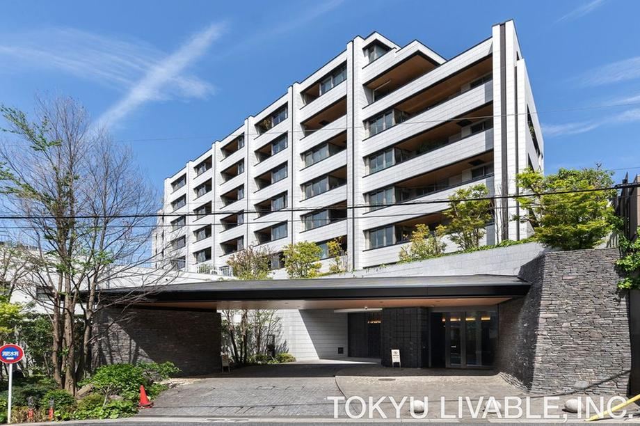 2LDK apartment in Shinjuku Ward, Tokyo - Photo 1