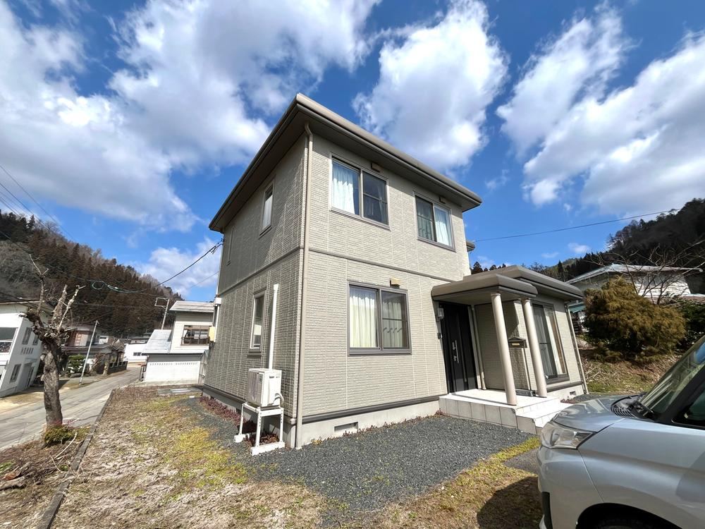 Newly Built Home with Beautiful Mountain Views in Nanyo - Photo 1