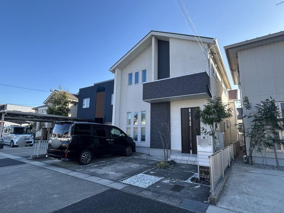 Custom-Built 2LDK Home with Spacious LDK - Photo 1