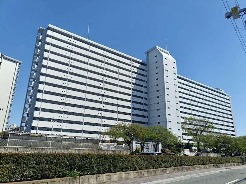 3LDK apartment in Suita, Osaka - Photo 1