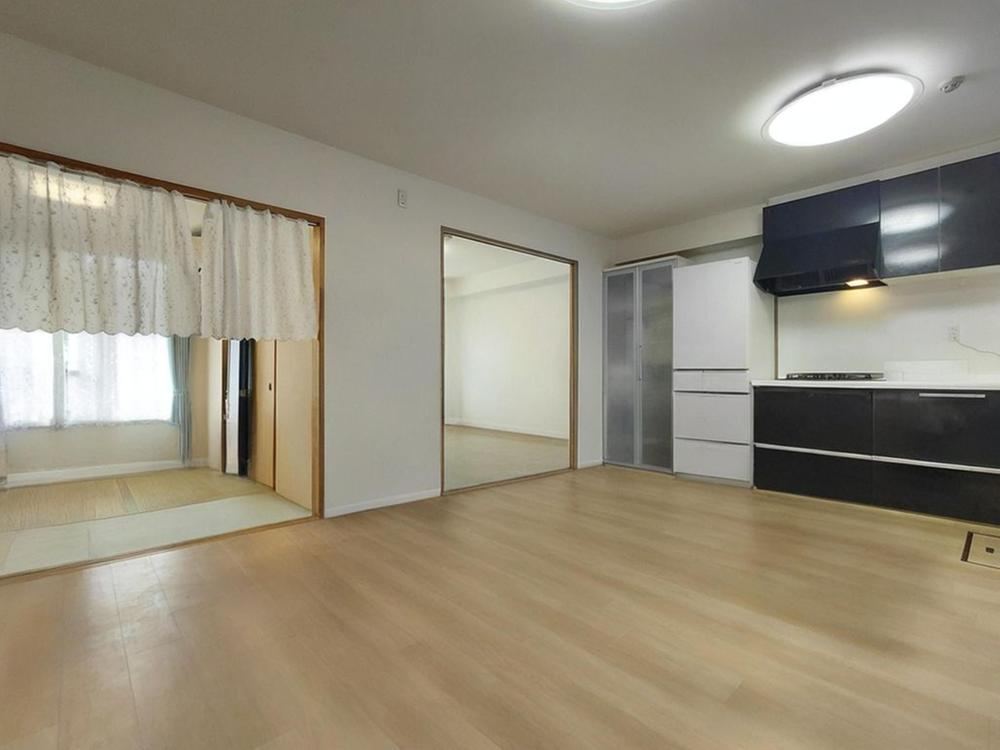 3LDK apartment in Nishinomiya, Hyogo - Photo 1