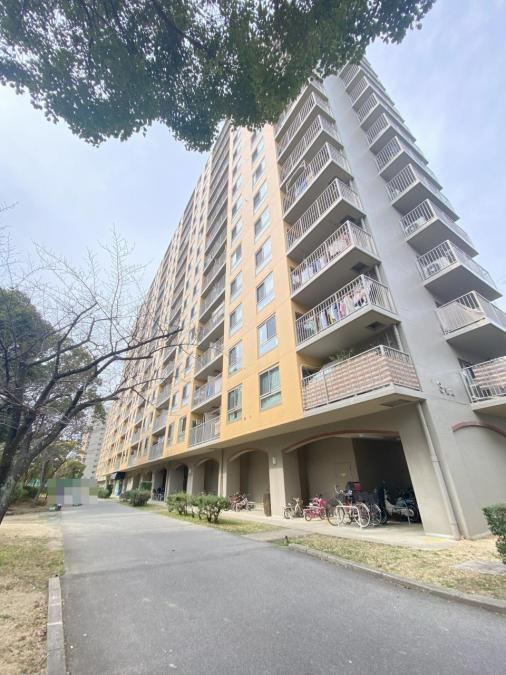 3LDK apartment in Hirakata, Osaka - Photo 1
