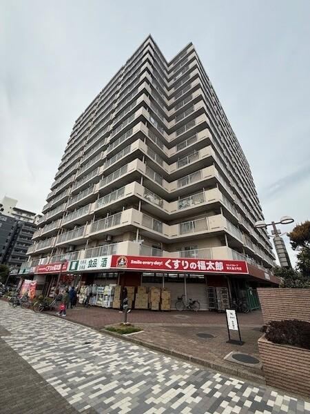 2LDK+S apartment in Koto Ward, Tokyo - Photo 1