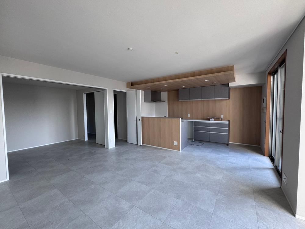 2LDK+S apartment in Kita Ward, Okayama - Photo 1