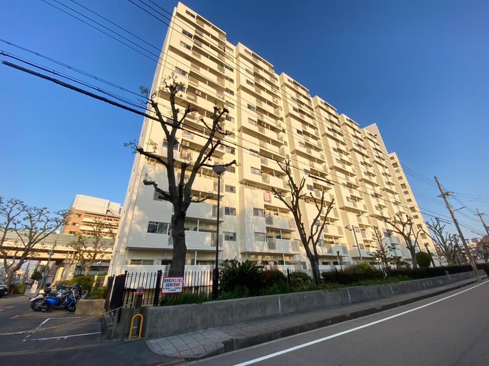 3LDK apartment in Yodogawa Ward, Osaka - Photo 1