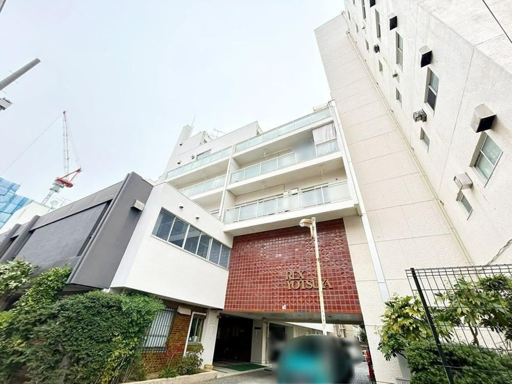 2LDK apartment in Shinjuku Ward, Tokyo - Photo 1