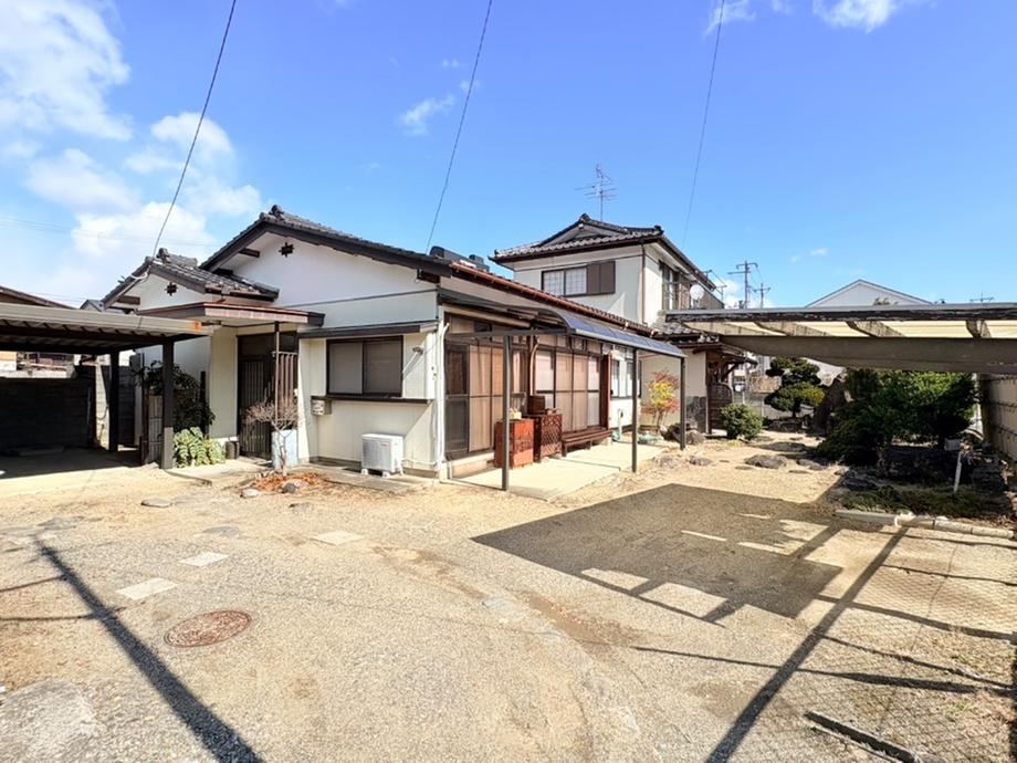 9DK Family Home in a Quiet Area of Shiraishi City - Photo 1