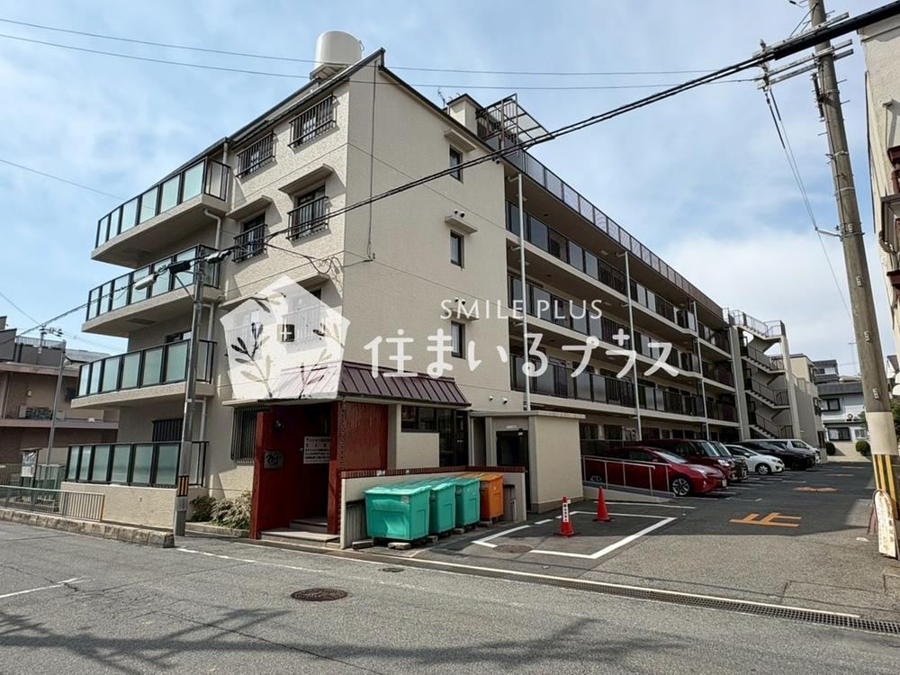 4LDK apartment in Hirakata, Osaka - Photo 1