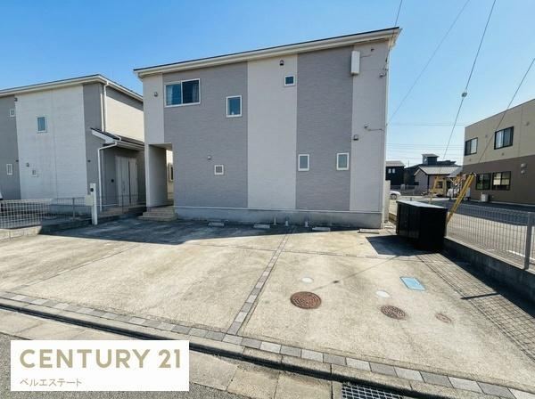 Charming Used House in Kaneda East with Great Access - Photo 1