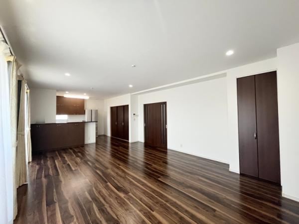 Spacious 5LDK+S House with Solar Power in Inazawa - Photo 1