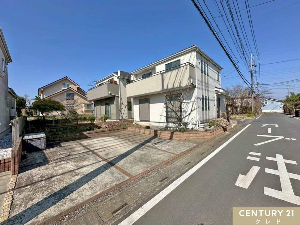 Attractive 4LDK House in Sakado with Large Lot - Photo 1