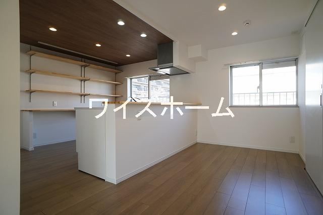 2LDK apartment in Mihama Ward, Chiba - Photo 1