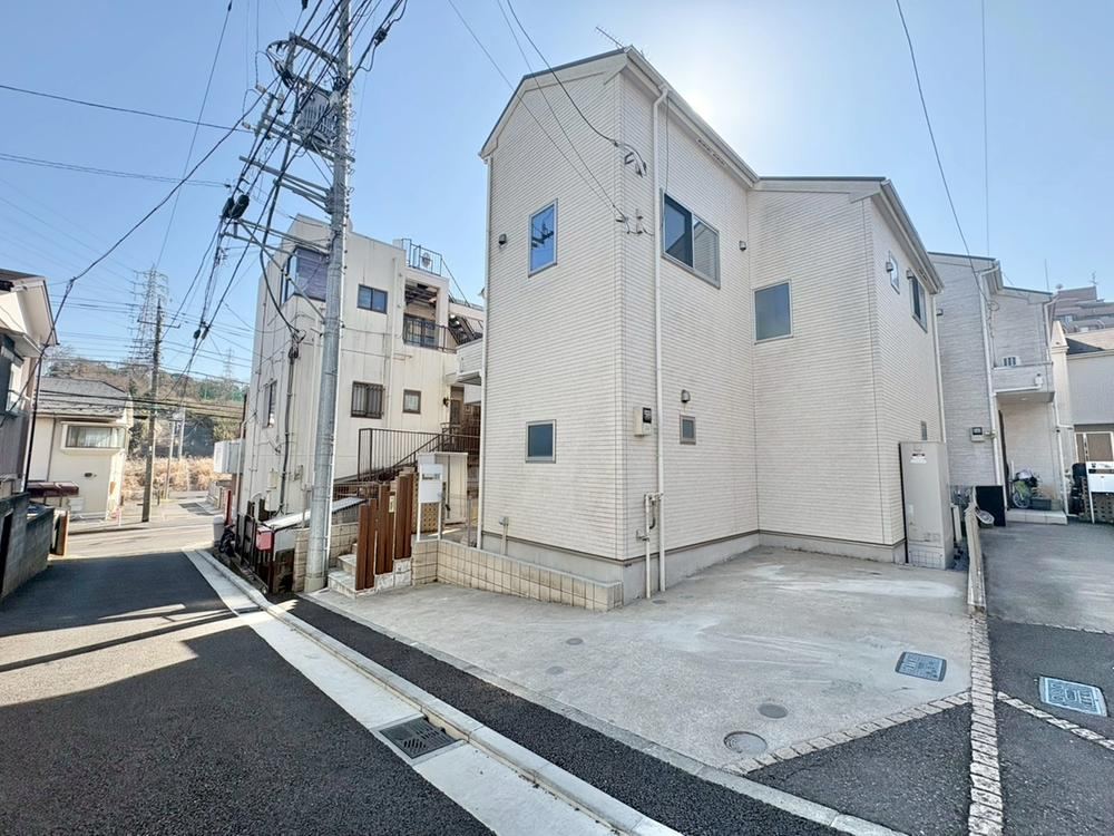 Spacious 4LDK Home with Parking for 2 Cars in Hodogaya - Photo 1