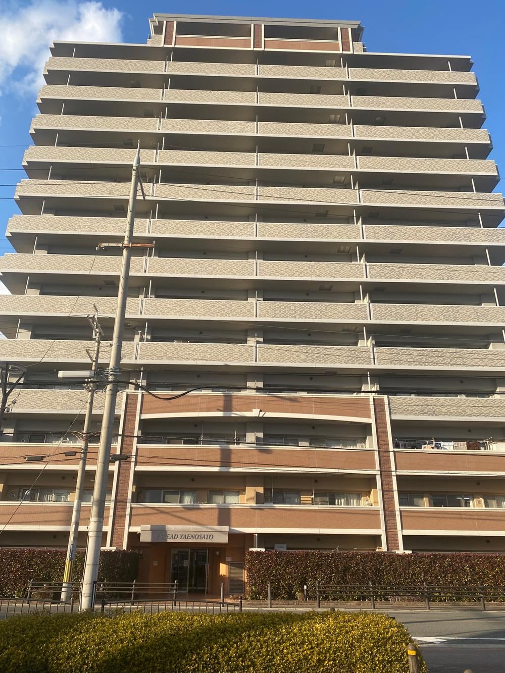 4LDK apartment in Higashiosaka, Osaka - Photo 1
