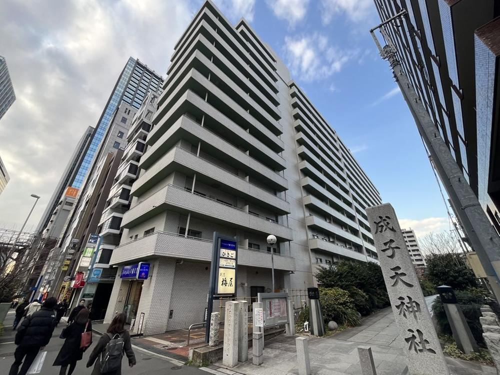 3LDK apartment in Shinjuku Ward, Tokyo - Photo 1