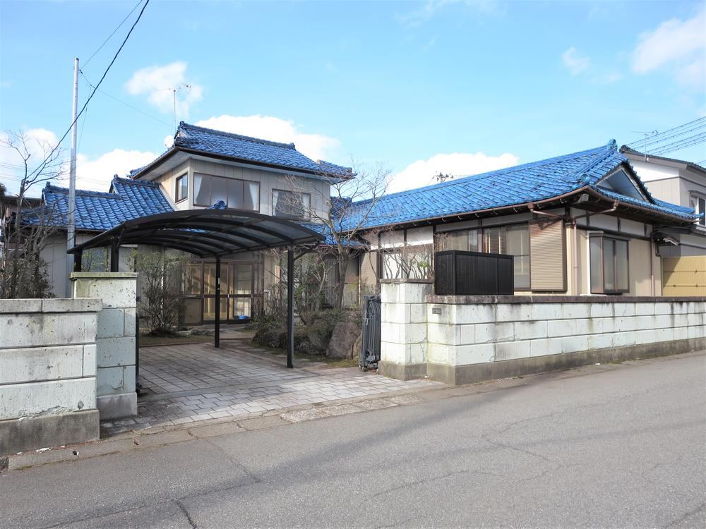 Convenient 8K House Near Shopping in Tsurugaoka - Photo 1