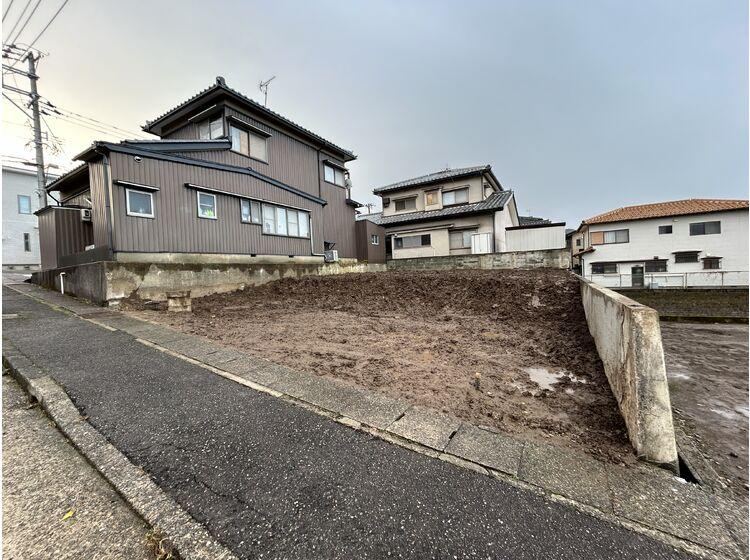 152 m² land in Kanazawa, Ishikawa - Photo 1