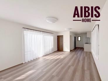 Renovated 4LDK Home with Carport in Sakudo - Photo 1