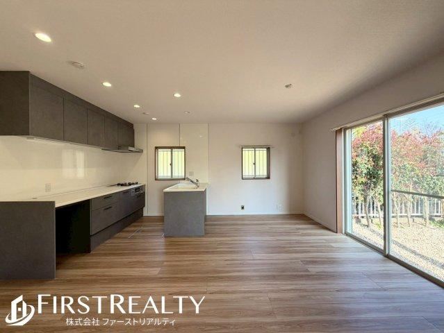 Fully Renovated 4LDK Home in Higashibunone, Sagamihara - Photo 1
