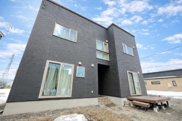 Modern 4LDK House Built in 2019 with High Earthquake Resistance - Photo 1