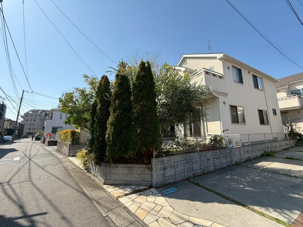 Spacious Family Home with Garden in Hachioji - Photo 1