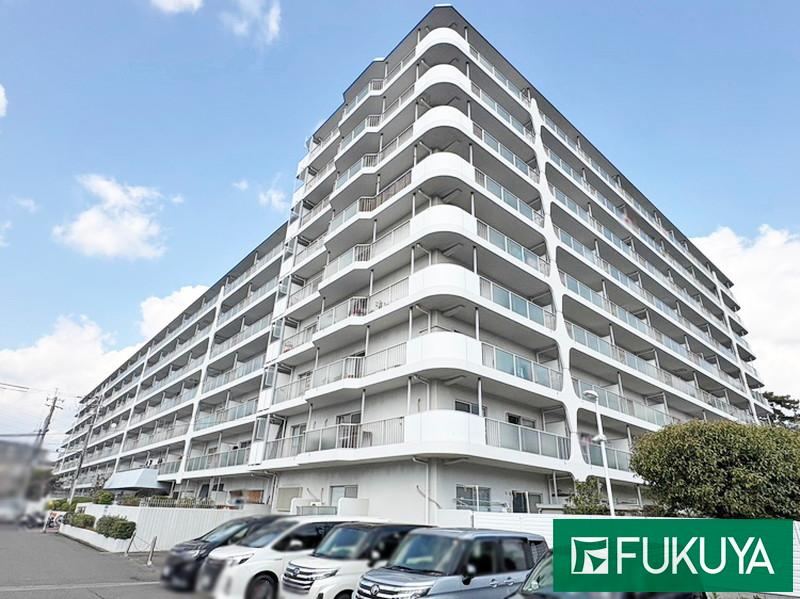 2DK apartment in Toyonaka, Osaka - Photo 1