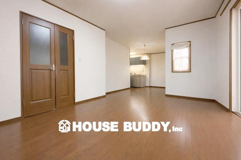 Bright 4LDK Home with Parking for 3 Cars in Musashimurayama - Photo 1
