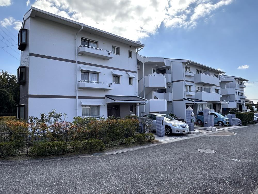 3LDK apartment in Tarumi Ward, Kobe, Hyogo - Photo 1