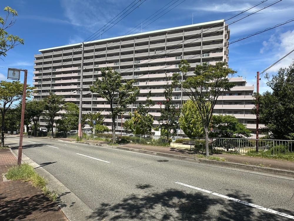 3LDK apartment in Tarumi Ward, Kobe, Hyogo - Photo 1