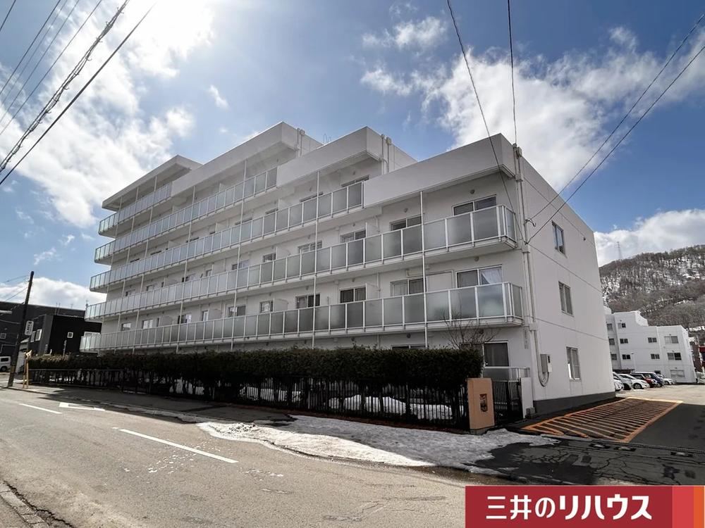 3LDK apartment in Minami Ward, Sapporo, Hokkaido - Photo 1