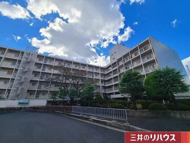 3LDK apartment in Takatsuki, Osaka - Photo 1