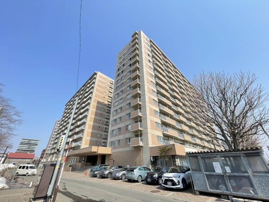 4LDK apartment in Chuo Ward, Sapporo, Hokkaido - Photo 1
