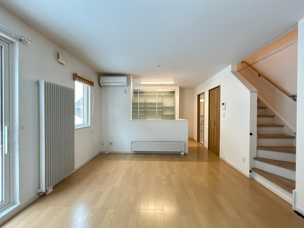 Energy-Efficient Home with Modern Amenities - Photo 1