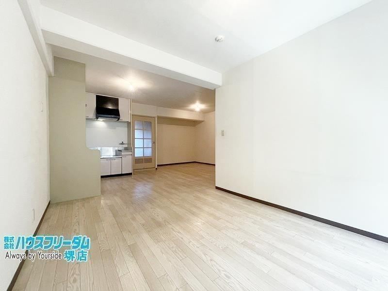 2LDK apartment in Suminoe Ward, Osaka - Photo 1