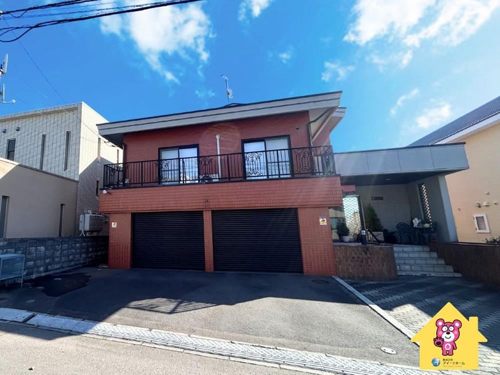 5LDK Detached House with Ample Parking in Jinkawa - Photo 1