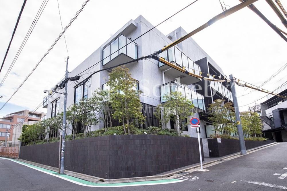 2LDK apartment in Shibuya Ward, Tokyo - Photo 1