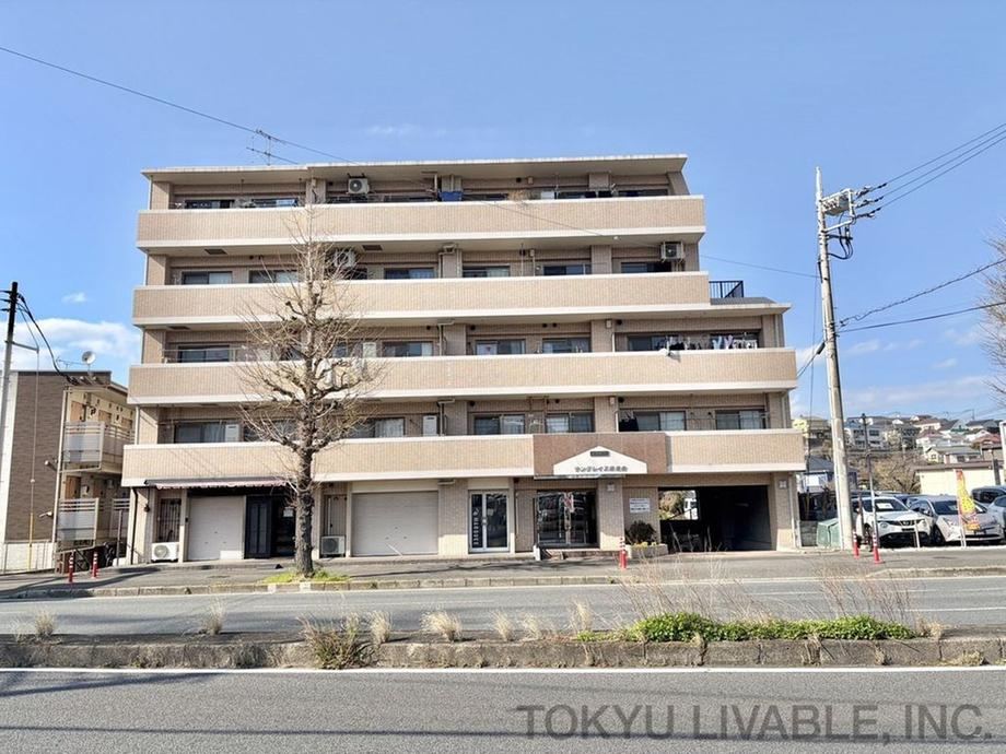 3LDK apartment in Isogo Ward, Yokohama, Kanagawa - Photo 1
