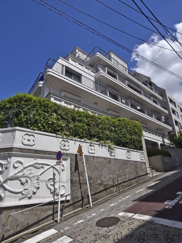1LDK+S apartment in Meguro Ward, Tokyo - Photo 1