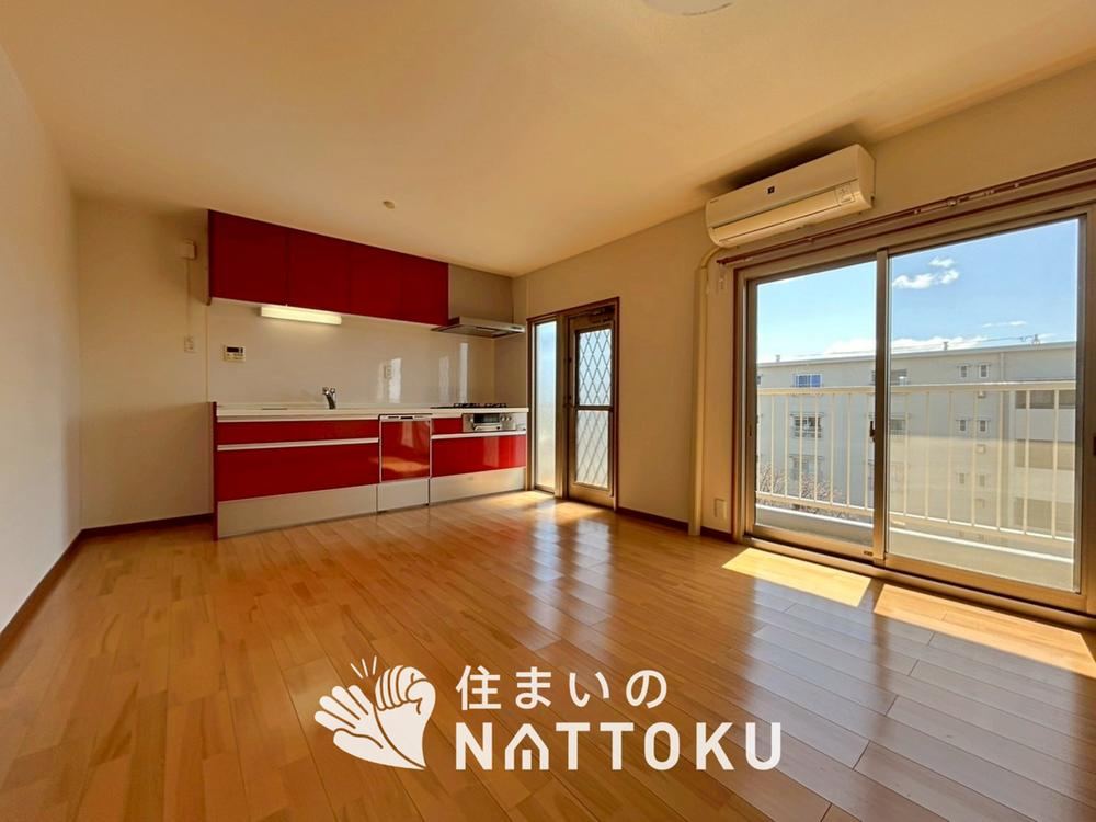 2LDK apartment in Hirakata, Osaka - Photo 1