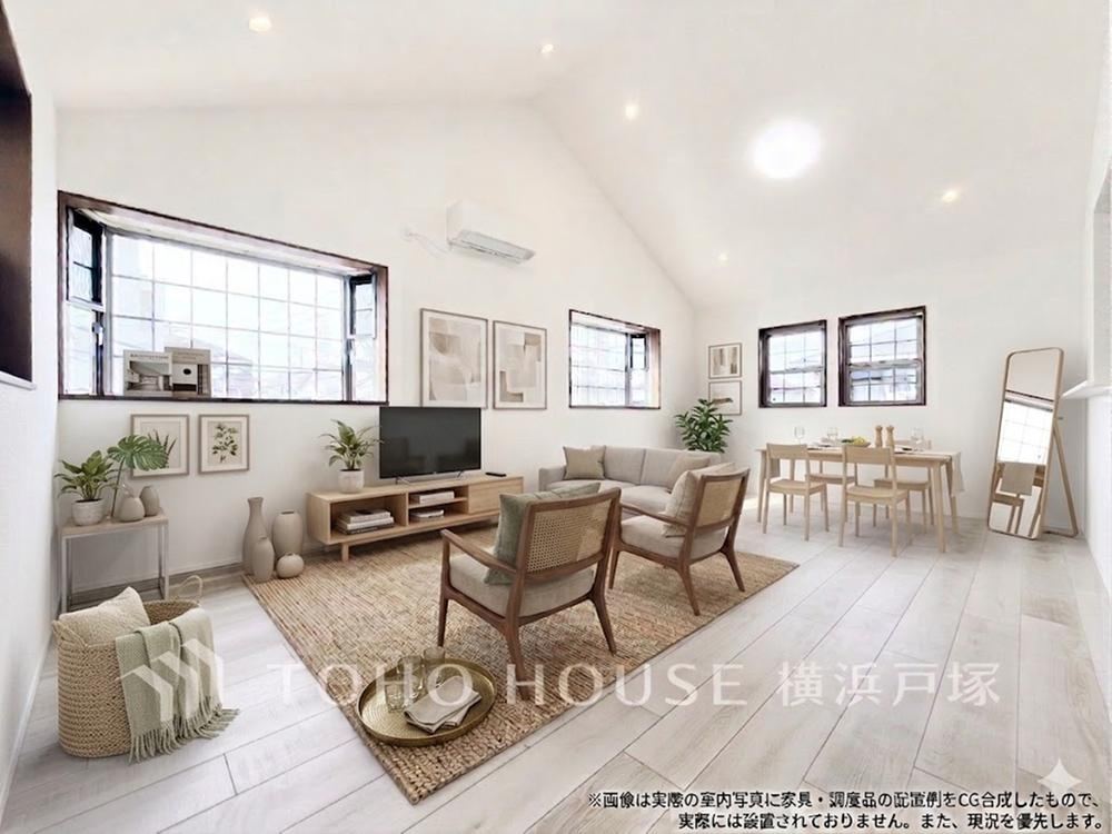Fully Renovated 3LDK Home with Spacious Living Area - Photo 1