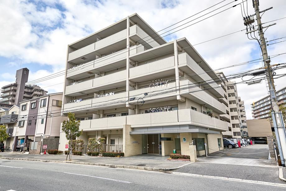 3LDK apartment in Nishinomiya, Hyogo - Photo 1