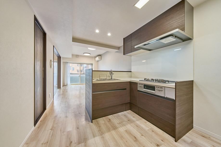 2LDK apartment in Toshima Ward, Tokyo - Photo 1