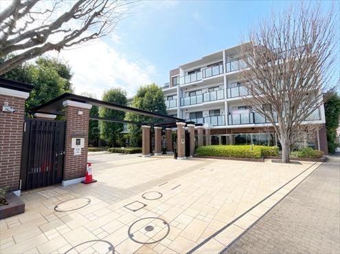 3LDK apartment in Mitaka, Tokyo - Photo 1