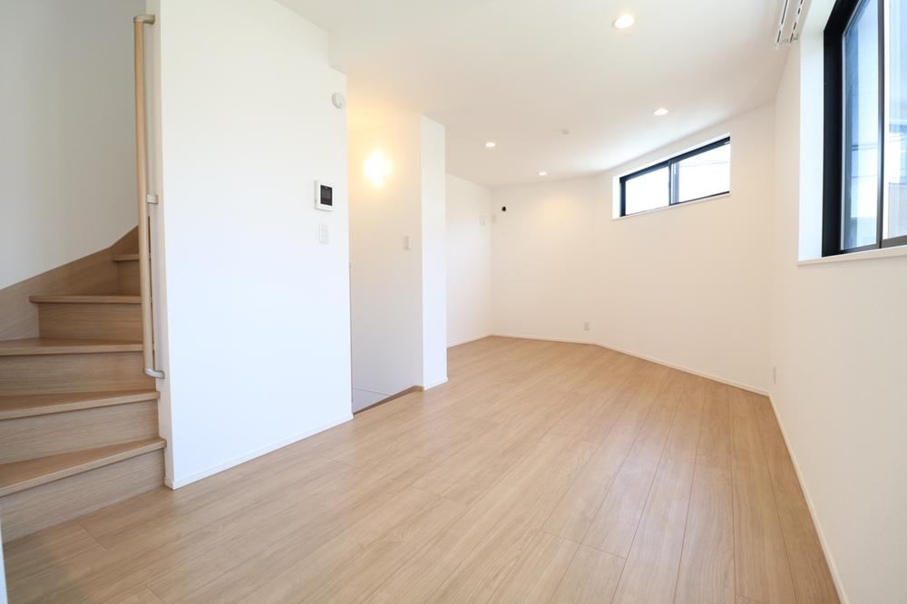 Newly Built 3LDK Home with Great Access to Two Train Lines - Photo 1