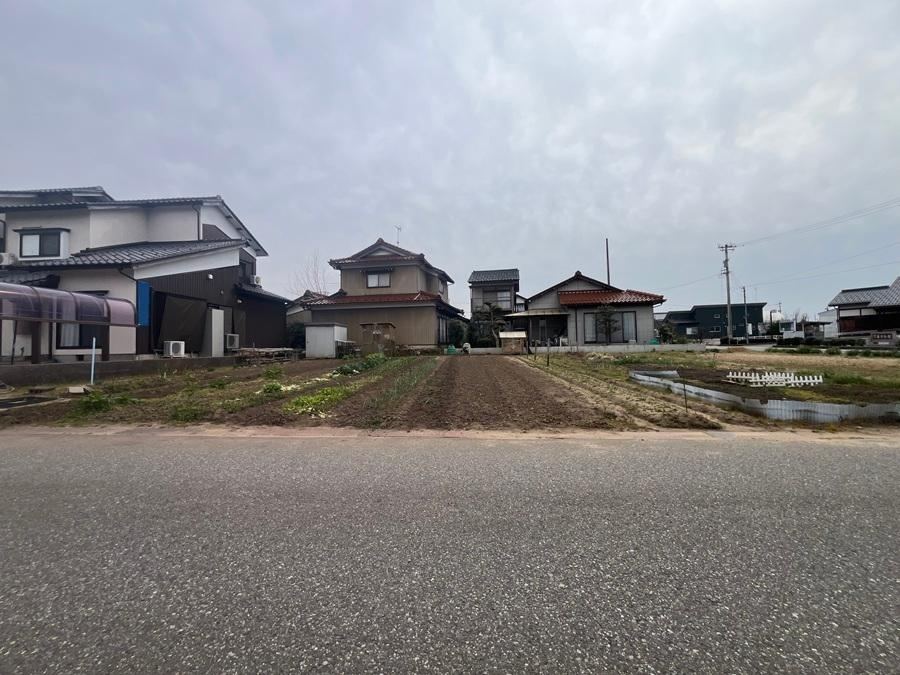 169 m² land in Komatsu, Ishikawa - Photo 1